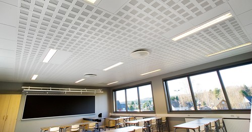 Jakie płyty gipsowo-kartonowe można zastosować do sufitów kasetonowych podwieszanych